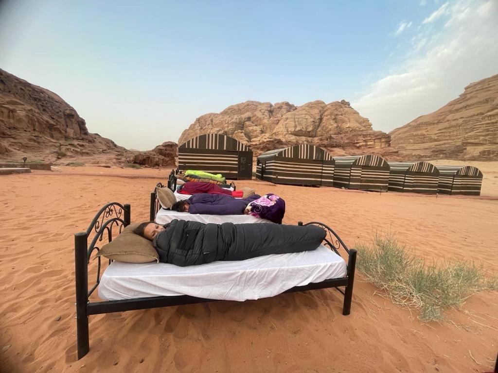 Bedouin Holidays Camp And Jeep Tours Wadi Rum Buitenkant foto