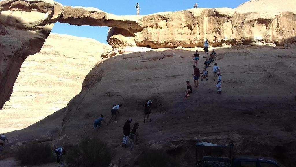 Bedouin Holidays Camp And Jeep Tours Wadi Rum Buitenkant foto
